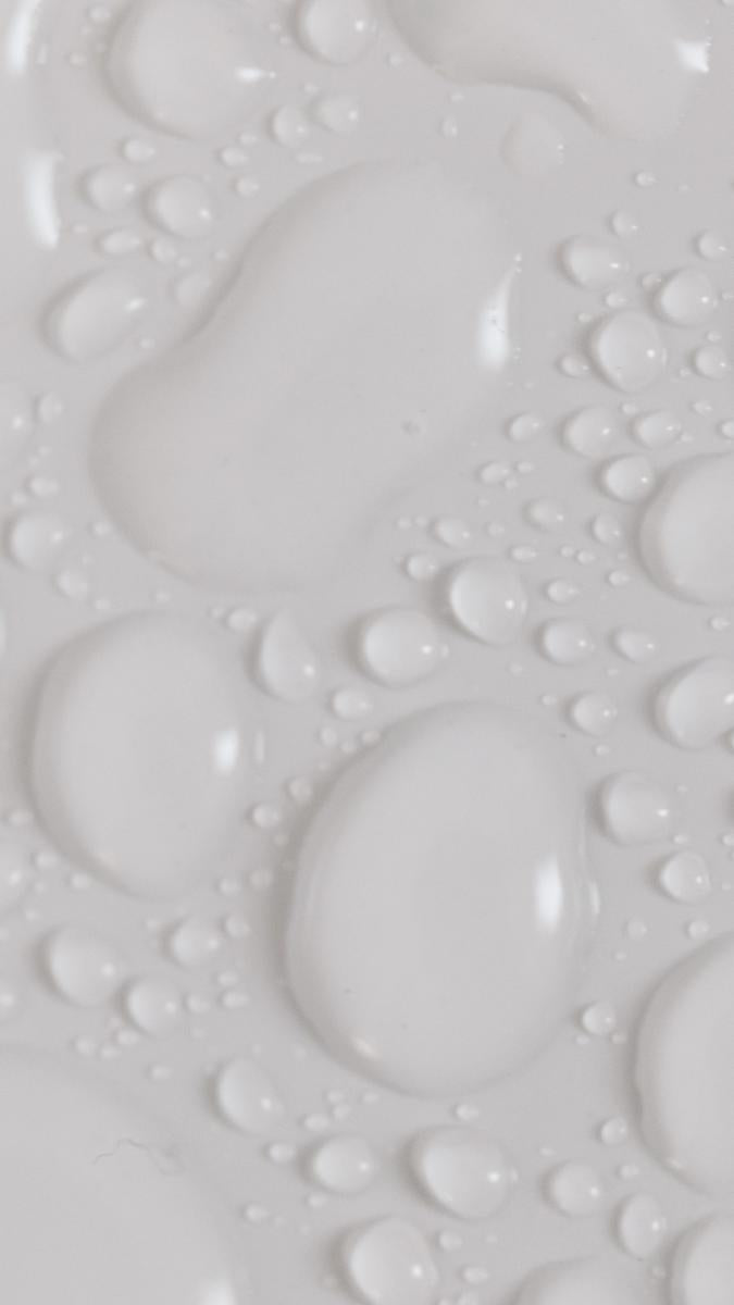 Hypochlorous acid for skin