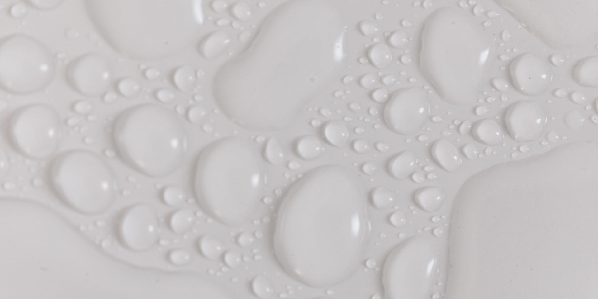 Hypochlorous acid for skin
